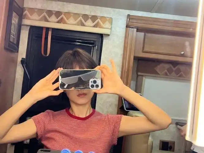 赵今麦集齐了9个罗琦琦的手机壳