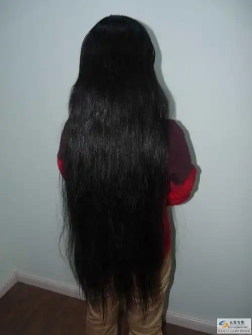 新房内一刀剪下大姐的粗长发戈壁落日0152