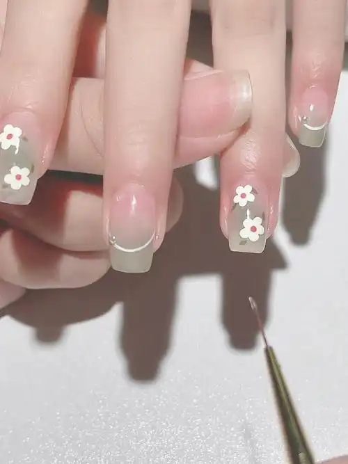 绿色腮红晕染小花花美甲做法