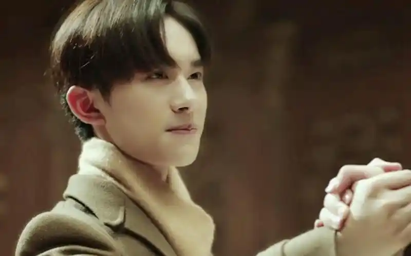 艳势番新青年易烊千玺阿易特辑吾辈青年但求无负今日无负民望无负国家