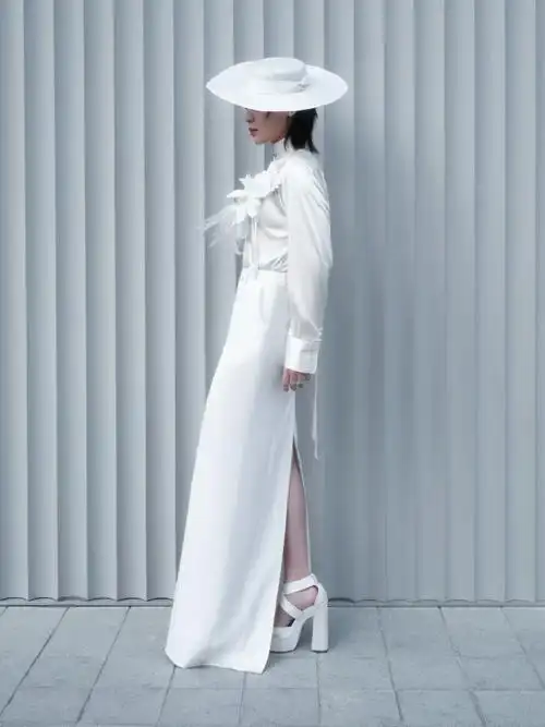 周笔畅超话  @周笔畅出席#w年度盛典#,此刻与艺术共生,优雅简洁;纯白