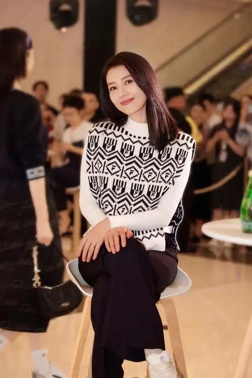 高圆圆精致休闲风##fila奢雅运动时装