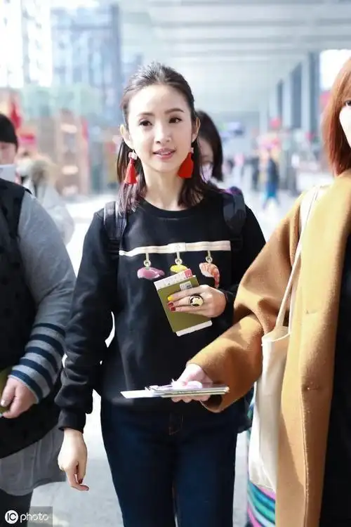 瘦了的林依晨颜值翻番,代言游戏造型好另类