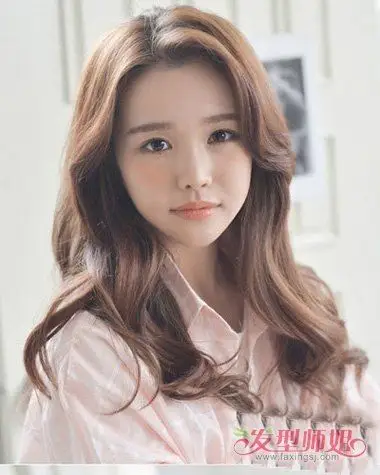 女孩什么样的头型看起来成熟 成熟女人味烫发_发型师姐