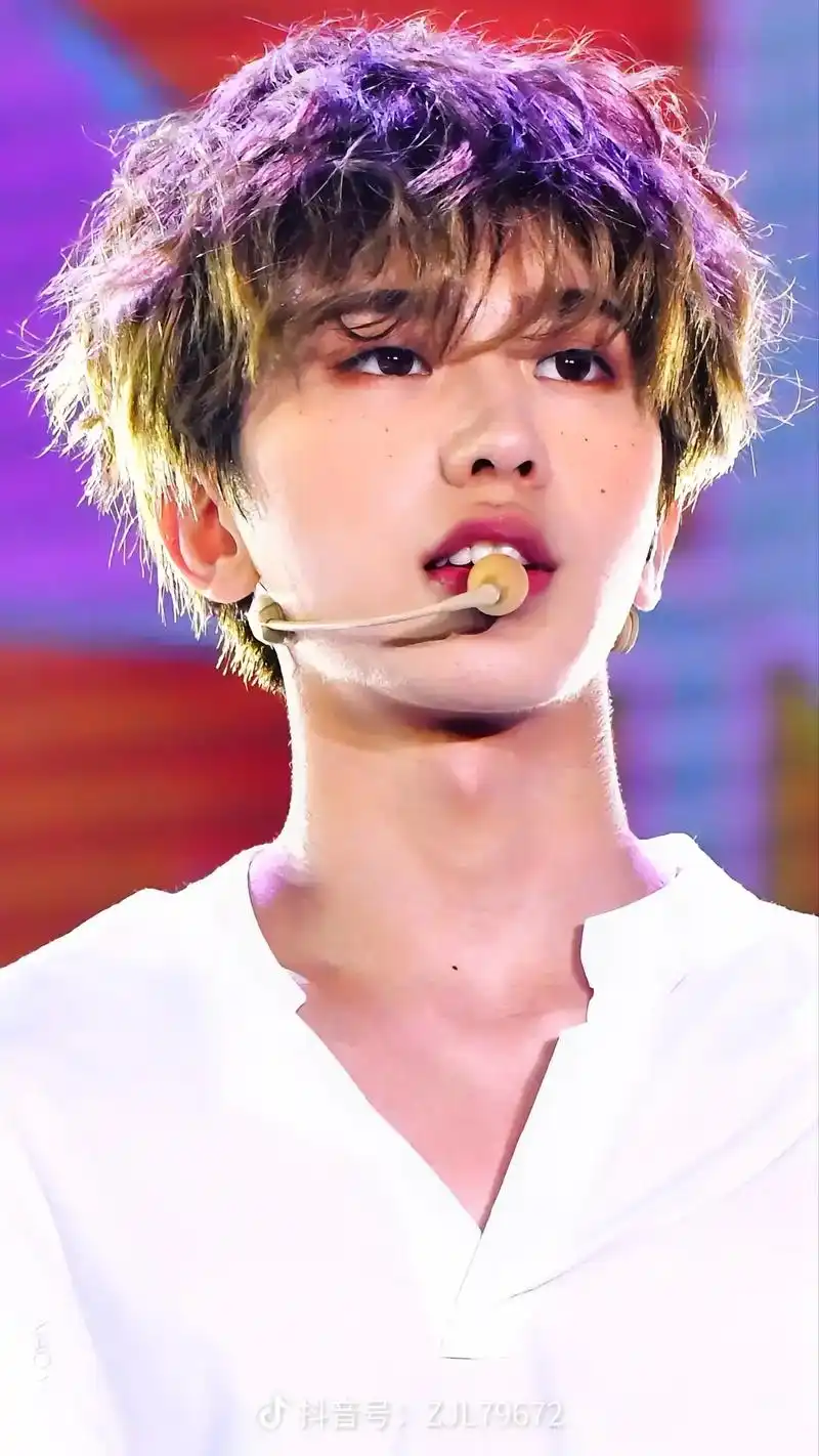 坤坤的神仙照片太帅了,太帅了,要照片呢,给我私信或者是自己截 - 抖音