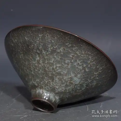 宋官瓷冰裂纹斗笠碗