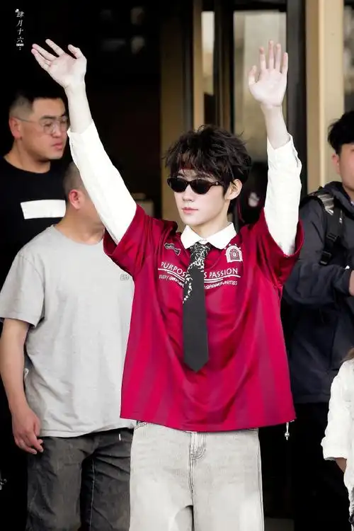 今日星拍放送##张真源跑男发带造型##奔跑吧