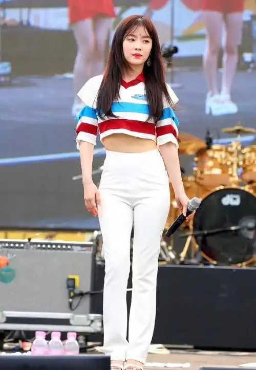 裴珠泫凭什么是韩国女团"第一神颜",除了长相,穿衣风格也惊艳