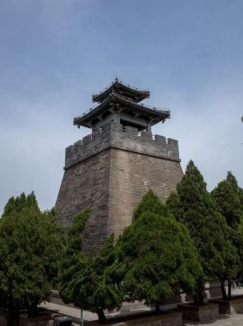 烽火台又称烽燧俗称烽堠烟墩墩台是最古老但行之有效的消息传递方式