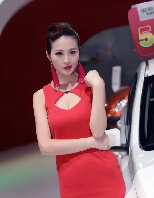 豪车美女长腿车模女神性感长腿诱人网友真好看