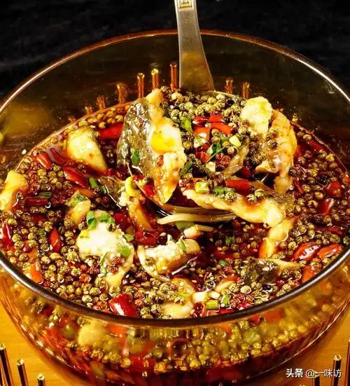 餐厅14年销售金牌菜品,重庆水煮鱼独特做法,麻辣鲜香鱼肉嫩滑