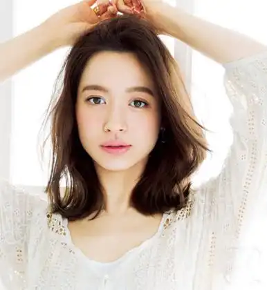 任何脸型都适合的「菱形小颜」法则 圆脸什么发型显脸小