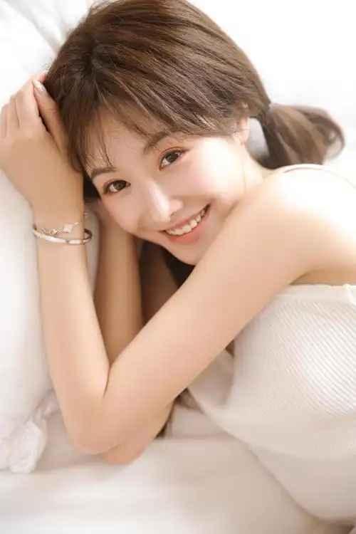 早年经历黄玥程16岁去了日本就读于日本明仁皇后美智子所就读的圣心