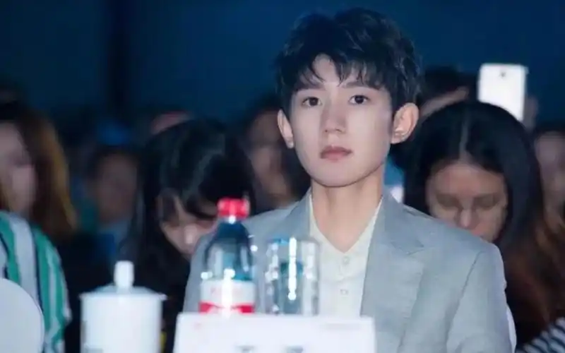 问问王源的事业怎么样?他以前的助理史强去哪里了?