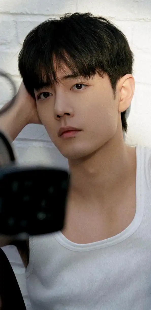 肖战新图降落|永远美到让人失语  每次我宝宝发了新图,我都有强烈的