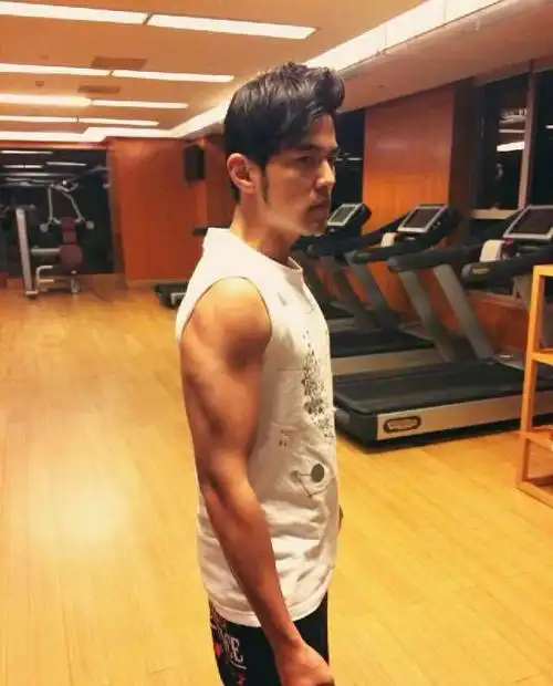 周杰伦酷爱健身,已经达到教练级别?