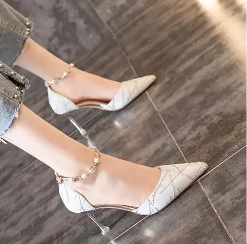 年轻女孩子适合穿什么高跟鞋,有很多年轻的女孩子对于不同款式的高跟