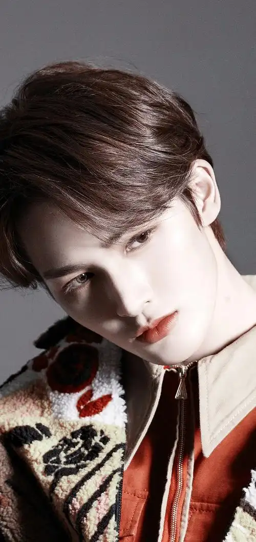 朱正廷绝美侧颜楼来啦