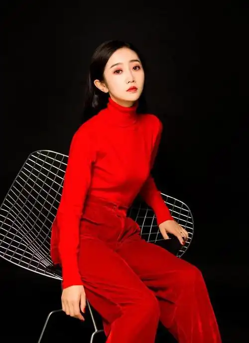 陈嘉男的未来还是相当可期的,毕竟长得这么漂亮,想混出点成绩出来,不