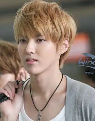 kris吴亦凡录制中国爱大歌会分享男士护肤方法