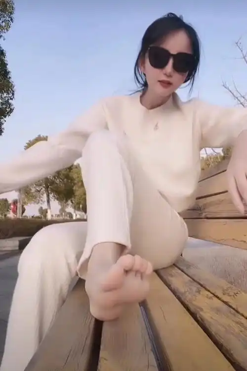 阿呦,我滴妈,光脚不怕穿鞋的0909 !