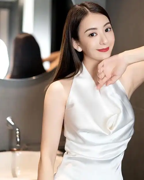 方媛晒读书旧照片,证明自己没整容,在线回怼"无聊富婆"的说法|方媛