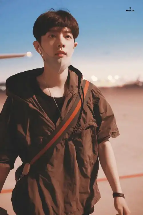 和肖战点亮微博之夜