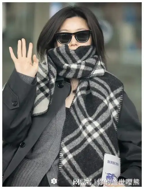 42岁全智贤现身机场,气质气场不同|周迅|影后|胡兵|模特|女明星_网易