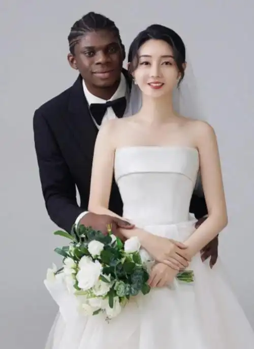 女子和黑人丈夫秀恩爱引发网友质疑女子他伦敦10套房