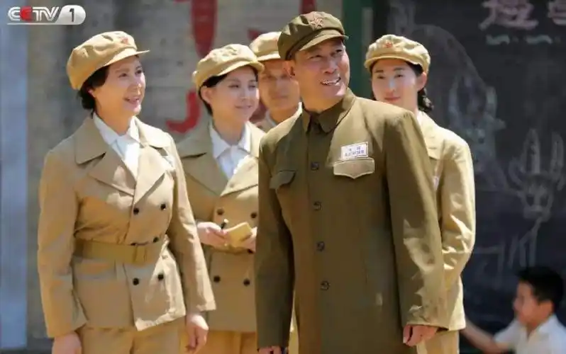 回顾吴京安戏红人不红为女儿选择做金融而骄傲