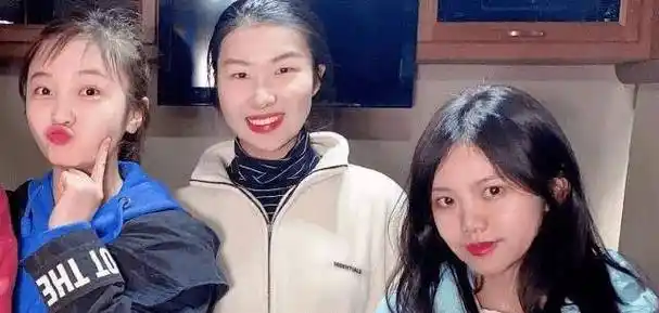 林妙可探班关晓彤!