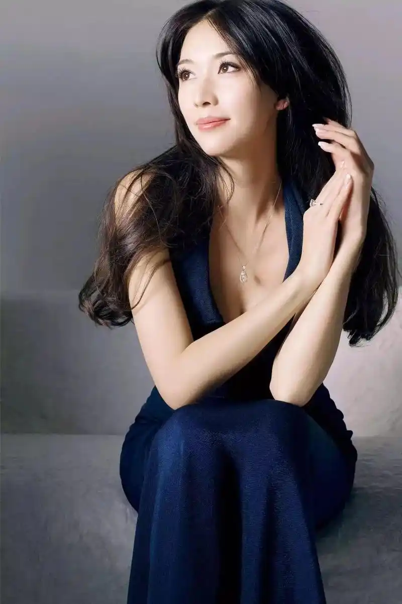 49岁林志玲官宣退圈!辟谣代孕,家暴离婚,力证嫁日本老公很幸福