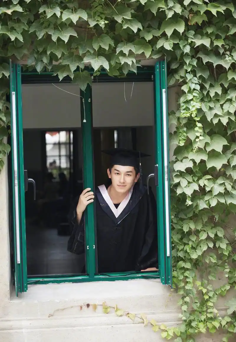 杨旭文毕业照出炉!