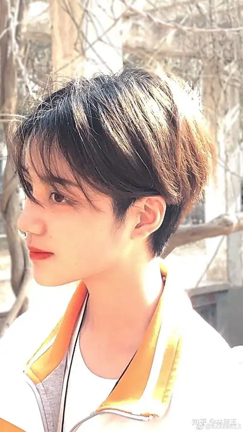 什么样的女孩子适合留中分超短发?