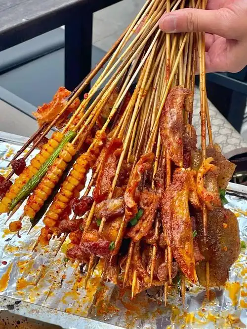 深藏不露的街头烤串越香越过瘾