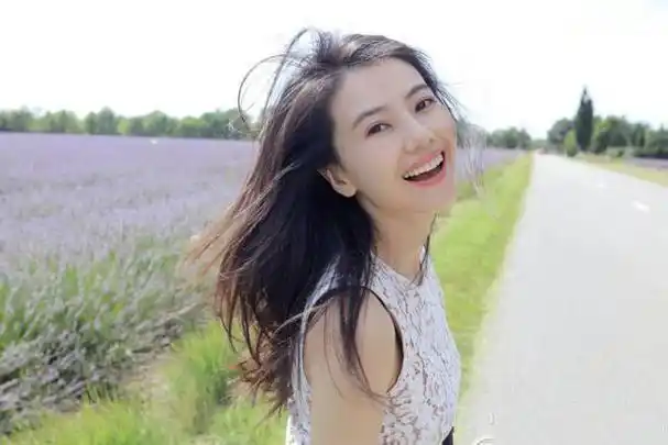 娱乐圈爱笑的女星赵丽颖感染力强baby天生笑脸而她笑得最美