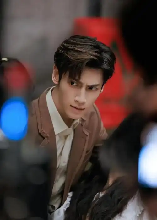 内娱男艺人新格局,肖战第二梯,王一博第三梯,成毅邓为等第四梯|杨洋