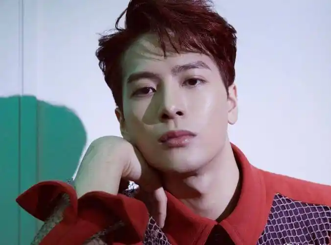 原创王嘉尔去扫楼却被拍下生图离开美颜精修后王不修没跑了