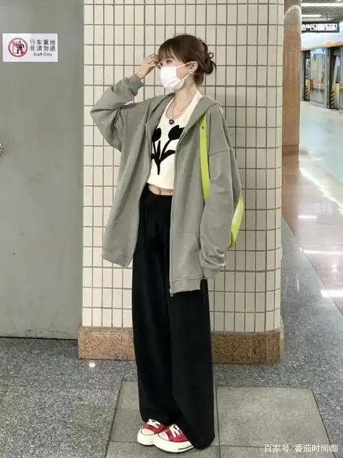 韩剧女主角的穿搭来袭几套休闲服饰解锁潮流造型好甜美
