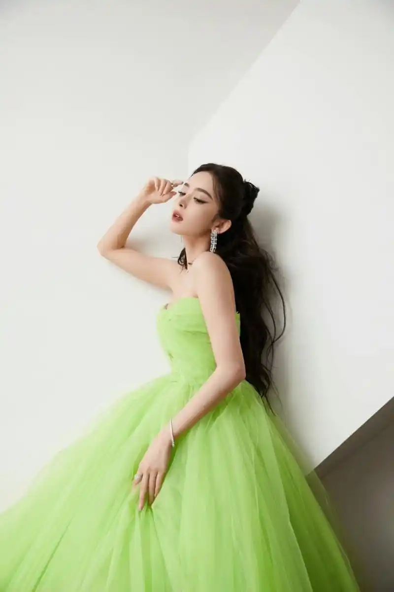 古力娜扎,绿色穿搭唯美写真