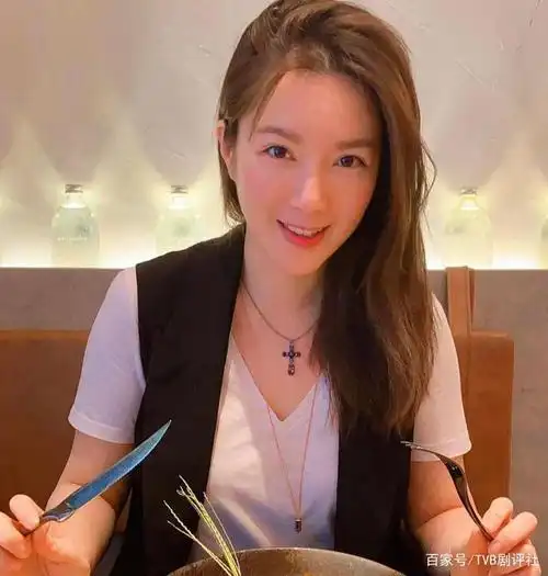 苟芸慧结婚两周年,老公用数字密码传达爱意,曾备受重用婚后息影