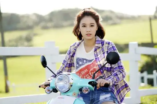 日前,由程砚秋,罗云熙领衔主演的电视剧《终极游侠》正在台湾紧张拍摄