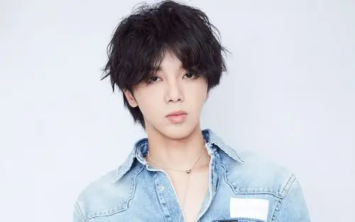 华晨宇帅气时尚写真图片桌面壁纸