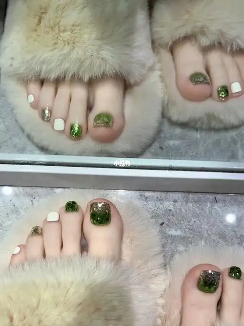 天呐这一款脚趾美甲也太显白了吧