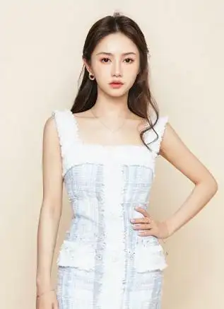 2011年,参加湖南卫视选秀娱乐节目《快乐女声》,最终获得全国总决赛第