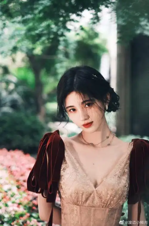 白玉兰礼服小鞠