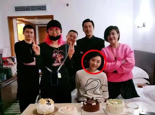 胡歌老婆客串《繁花》引热议!网友吐槽其长相,跟历届女友没法比|唐嫣|