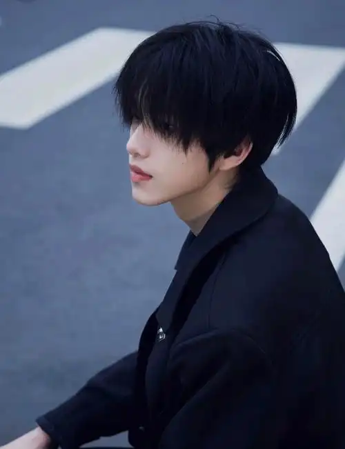 男生发型长碎盖