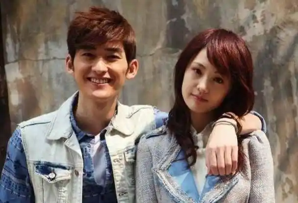 张翰去年还跟张钧甯一起搭档了《温暖的弦》这部剧,该剧中饰演一位