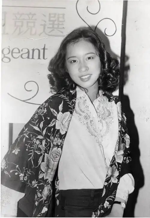 年轻时的朱玲玲也是公认女神可站在关之琳面前却被秒成了村花